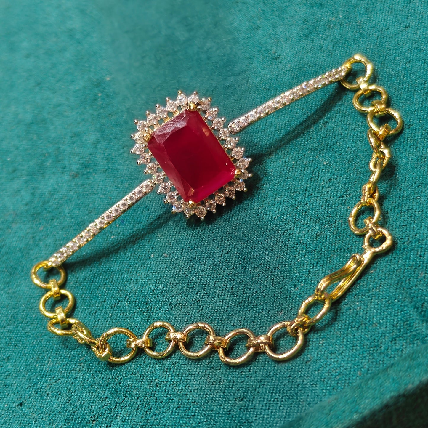 39193 GJ Ruby square chain bracelet