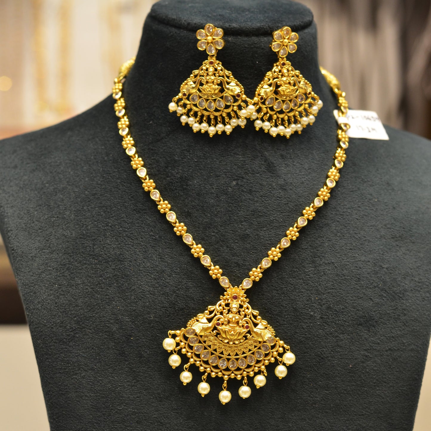 Matte Laxmi Short Necklace 10639